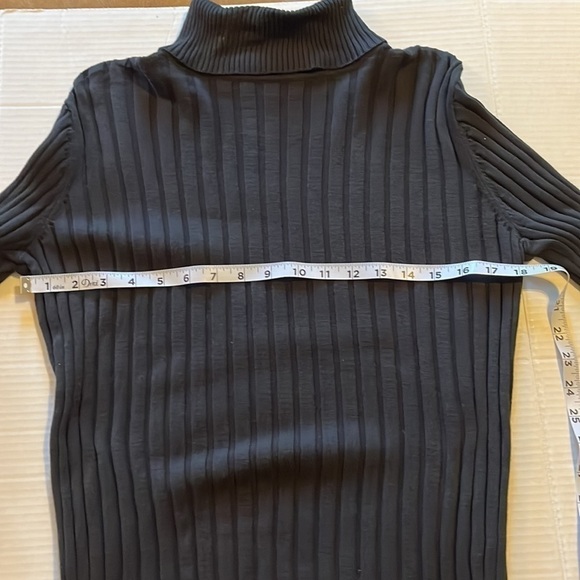 Vanheusen-size M-black long sleeve turtleneck sweater. 100% cotton. Ribbed. - Picture 5 of 9